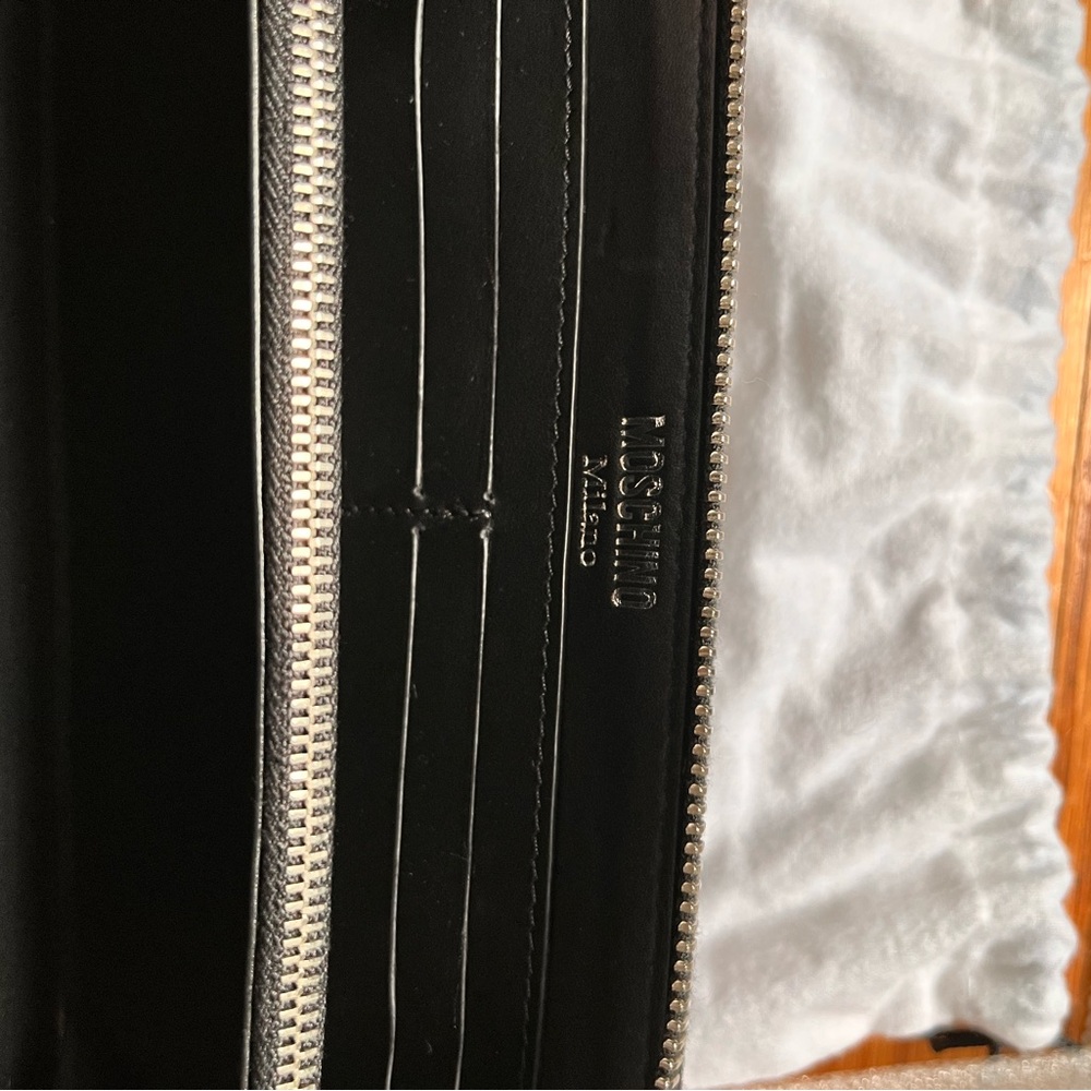 MOSCHINO black calf leather zipped wallet that could double as a clutch - Picture 8 of 11